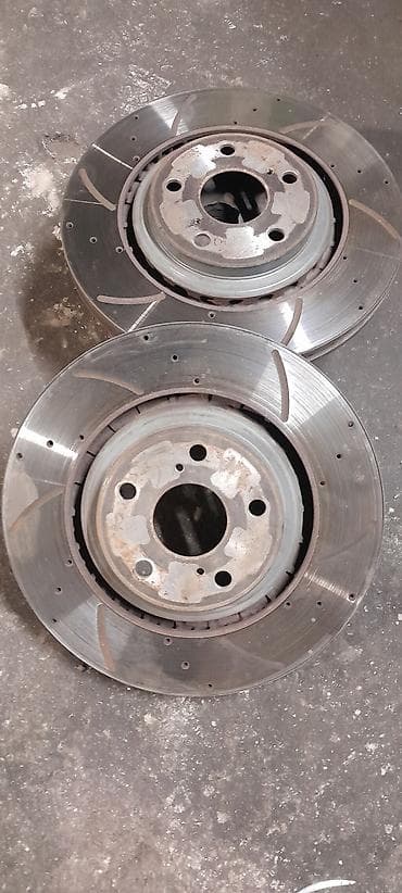 highlander 2003: Продаю передние перфорируемые тормозные Диски Б/У Toyota Highlander — 2