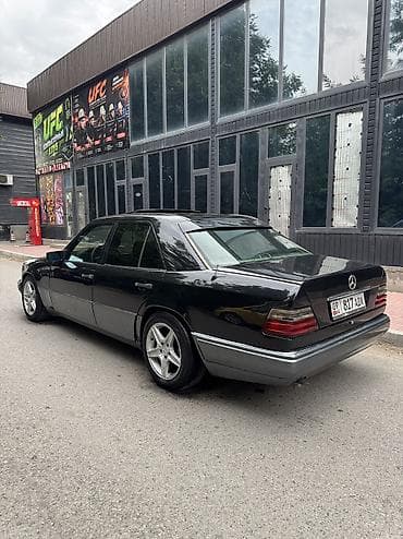 Mercedes-Benz W124: 1993 г., 2.2 л, Механика, Бензин, Седан — 4