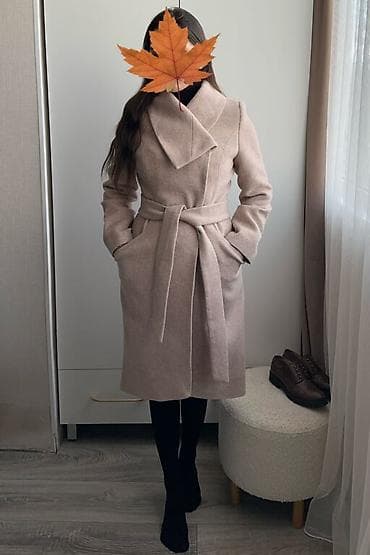 Пальто женское, шерстяное. Производство Россия. Приталенное, на