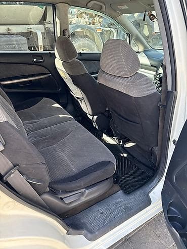 step wgn: Honda Stream, белый компактвэн/минивэн Основные характеристики: - — 4