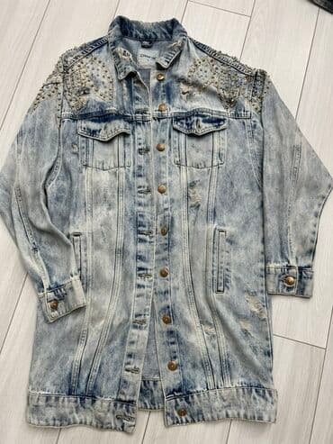 button куртка двухсторонняя: Две женские куртки. 1) Красная куртка: - Ярко-красный цвет. - — 2