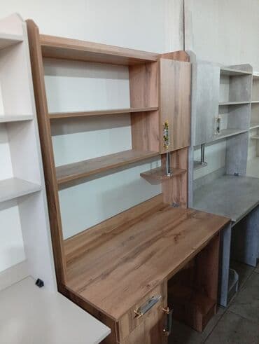 угловой письменный стол: Компьютерный стол, Новый, С полками — 7