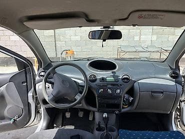 Toyota Yaris: 2001 г., 1.3 л, Механика, Бензин, Хэтчбэк — 5