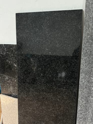 Черные, темные граниты Гранит, натуральный камень. Не искусственный а