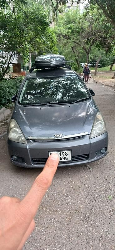 Toyota WISH: 2004 г., Автомат, Бензин, Универсал — 1