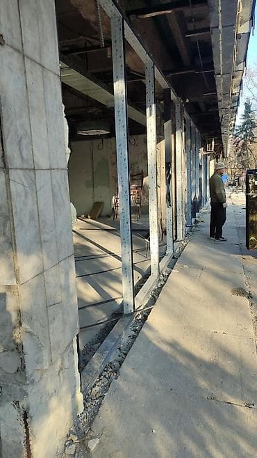 Отделочные работы: На заказ Цельностеклянная перегородка, Для офиса, Монтаж — 6