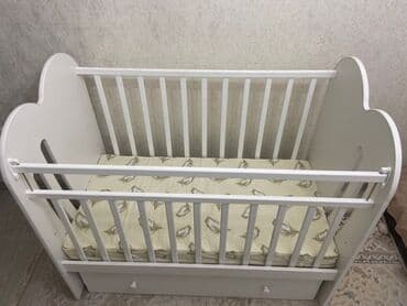 оптом памперсы в бишкеке: Манеж-кровать, Б/у, С комодом, Дерево — 2