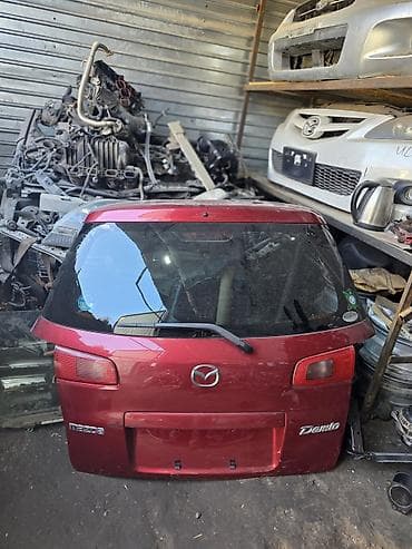багаж демио: Крышка багажника Mazda, 2003 г., Б/у, Оригинал — 1