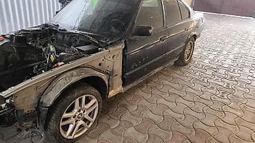 чехол 570: BMW 5 series: 1993 г., 4.4 л, Седан — 4