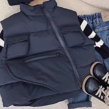 Верхняя одежда: Темно синяя безрукавка
120 см
1200 сом — 1