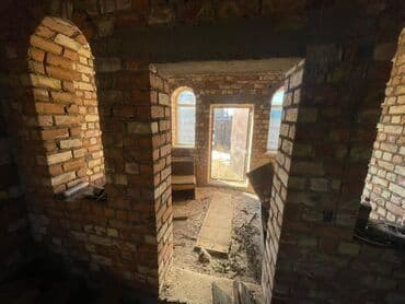 квартира в частном доме каракол: Продаётся 2-этажный недостроенный кирпичный дом на угловом участке, г — 13