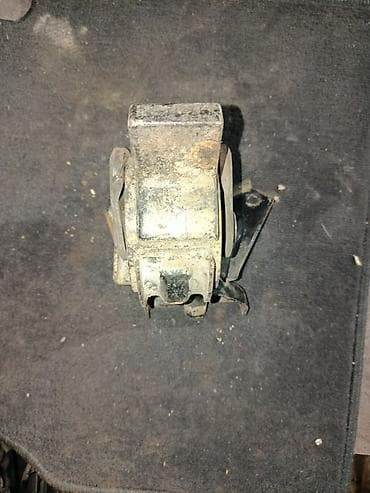 Детали двигателя и моторы в сборе: Подушка мотора Hyundai 2010 г., Оригинал — 2