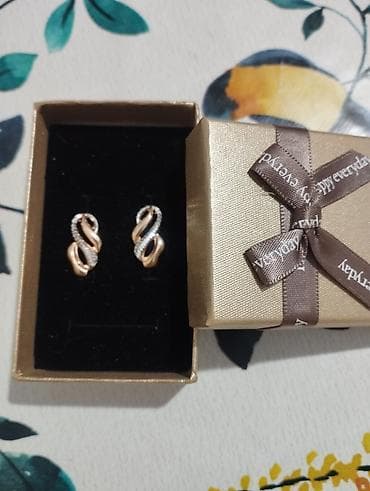 Сөйкөлөр: Золотистые серьги-петельки с узором «восьмёрка» - Металл: бижутерный — 1