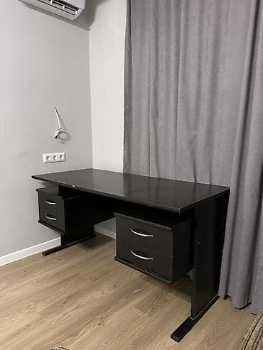 компьютерный стол: Компьютерный стол, С полками — 2