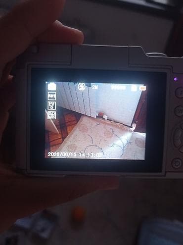 eos 1100d: Компактная цифровая камера с откидным вверх экраном для фото и видео — 3