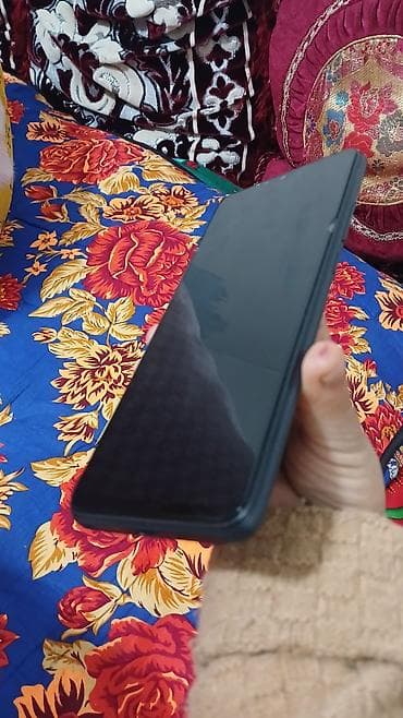 планшет ноутбук 2 в 1: Poco C40, Б/у, 1 ТБ, цвет - Черный, 2 SIM — 3