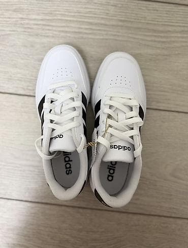 классические куртки мужские бишкек: Кроссовки, 37, Adidas Originals, Новый, цвет - Белый, Платная доставка — 2