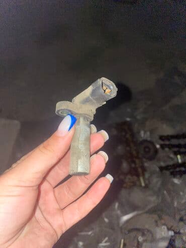 Системы освещения: Датчик коленвала, рабочий
На Субару легаси б4 — 1