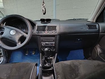 Volkswagen Golf: 2003 г., 1.6 л, Механика, Бензин, Хэтчбэк — 8