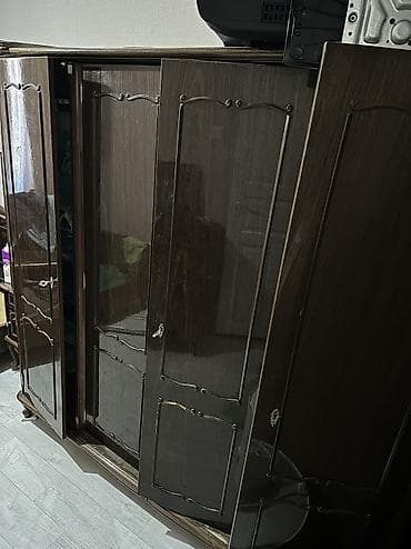 спальный гарнитур бишкек цены фото: Продаю Спальный гарнитур в классическом стиле, тёмное дерево, глянец — 4