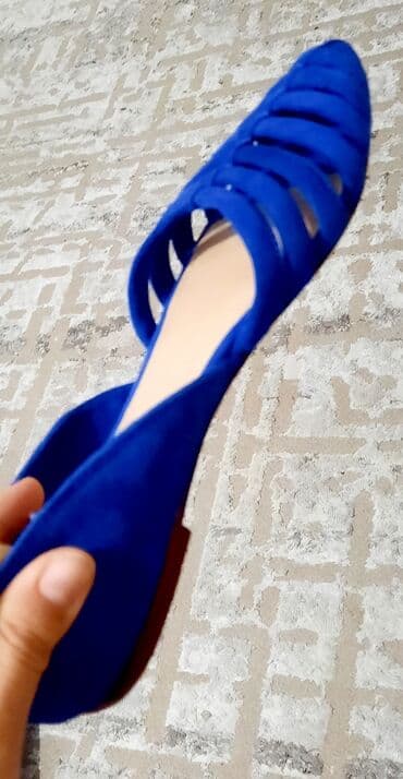 Киреге берилүүчү кийимдер: Продаю балетки Zara оригинал Размер:36- 36,5 подойдёт Размер не — 3