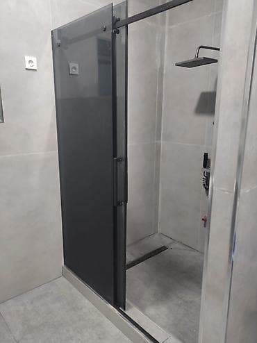 продажа ванны чугунные: Душевые ограждения и двери из закалённого стекла с черным матовым — 3