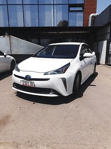 Продажа авто: Toyota Prius: 2019 г., 1.8 л, Вариатор, Гибрид, Седан — 1