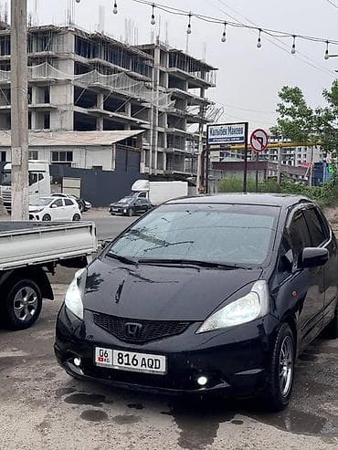 Транспорт: Honda Fit: 2009 г., 1.3 л, Механика, Бензин, Хэтчбэк — 3