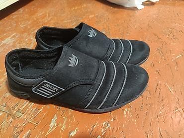 женский вещи: Мужские повседневные кеды. Бесплатно нуждающимся. 39-40 размер. В — 4