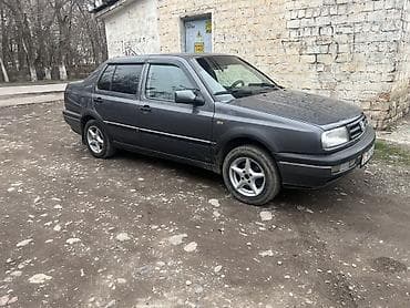 Volkswagen Vento: 1993 г., 2 л, Механика, Бензин, Седан at lalafo.kg Volkswagen Vento: 1993 г., 2 л, Механика, Бензин, Седан