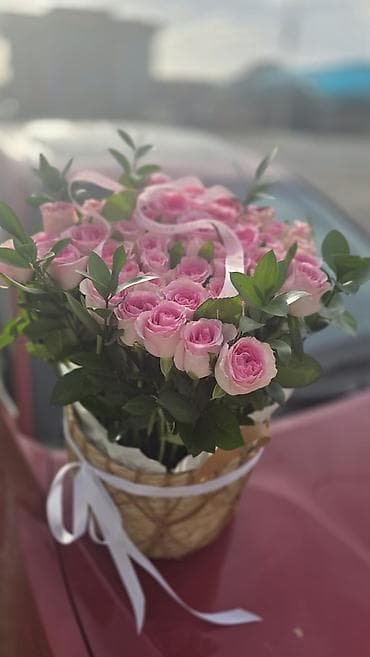 подарки на 23 февраля коллегам: Корзина с розовыми розами - Состав: крупная композиция из роз в — 6