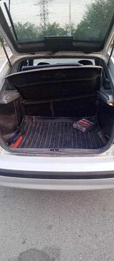 hundai: Hyundai Elantra: 2005 г., 1.6 л, Механика, Лифтбек — 2