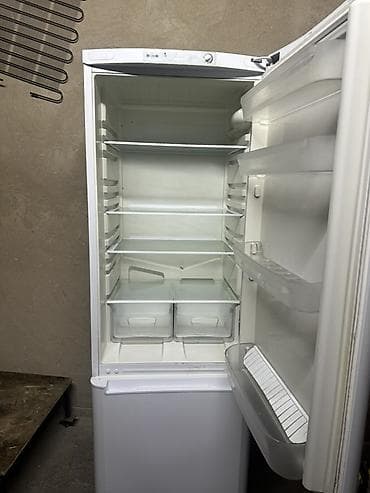 купить морозильные камеры бу: Холодильник Indesit, Б/у, Двухкамерный, De frost (капельный), 60 * 185 * 60 — 2