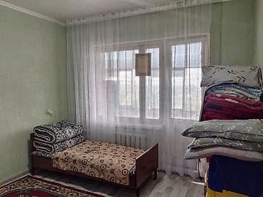 хата с бильярдом: Продаю 2х комнатную квартиру городе Токмок 1 микрайон 105 серия дом — 2