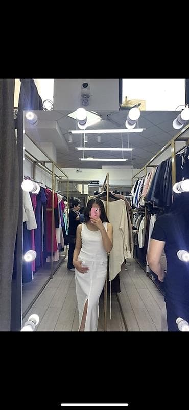 Женская капсула в белой/молочной гамме: 1) Комплект жилет + мини-юбка — 2