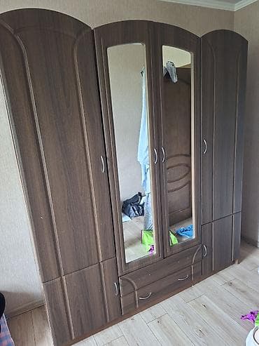 Шифоньерлер, кийидер үчүн шкафтар, Түз, ЛДСП
