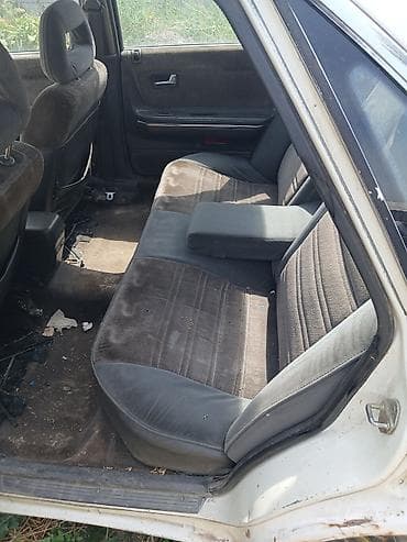 авто вит: Mazda 626 седан (серия GD), белый цвет, 4 двери. Кузов: - Компактный — 5