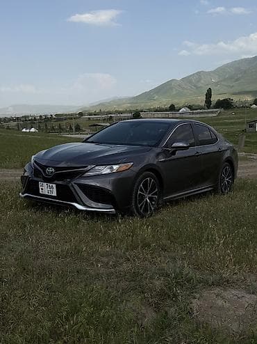 Toyota Camry: 2020 г., 2.5 л, Вариатор, Гибрид, Седан — 2