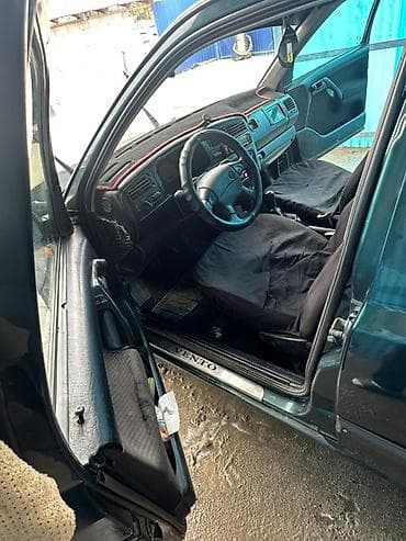 Транспорт: Volkswagen Vento: 1995 г., 1.8 л, Механика, Бензин, Седан — 7