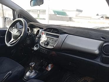 Продажа авто: Honda Fit: 2009 г., 1.3 л, Робот, Бензин, Хэтчбэк — 9