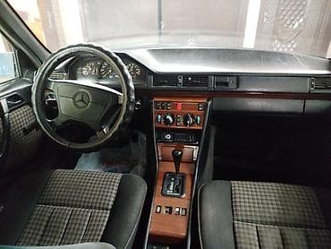 накитки на авто: Mercedes-Benz W124: 1995 г., Автомат, Бензин, Универсал — 1