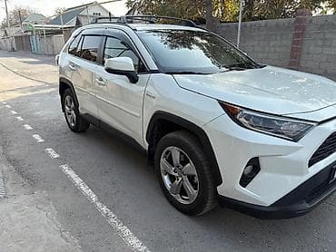 Toyota RAV4: 2021 г., 2.5 л, Автомат, Гибрид, Кроссовер
