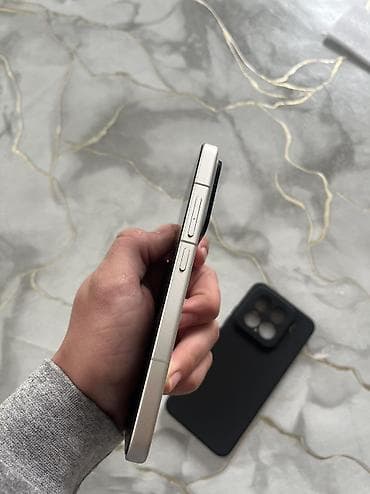 машина xiaomi: Xiaomi, 15, Б/у, 256 ГБ, цвет - Белый, 2 SIM — 4