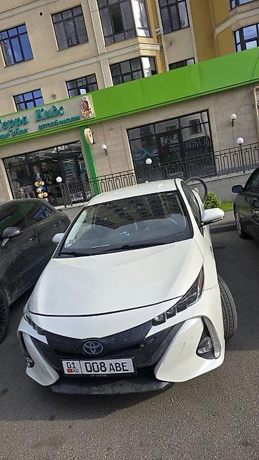 prius: Toyota Prius: 2019 г., 1.8 л, Автомат, Электромобиль, Лифтбек — 3