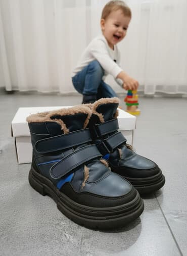 Детские кожаные сапоги с натуральным мехом 35 размера,в отличном