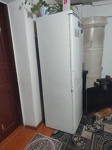 корпус холодильника: Двухкамерный холодильник с нижней морозильной камерой хорошый — 2