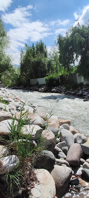 продажа дом с бизнесом: 🏡 Дом у реки — там, где тишина дороже денег. 📍 Село Таш-Мойнок, у — 3