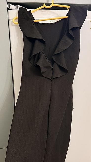 обтягивающее платье: Черное платье-футляр размер S/M - Силуэт: приталенный, длина до — 2