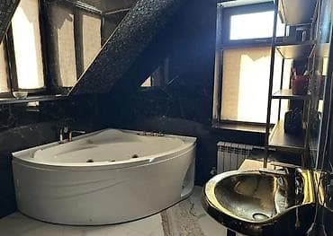 Үйлөр: 280 м², 8 бөлмө, Жылытылган, Жылуу пол, Брондолгон эшиктер — 8