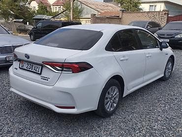 corolla runx: Toyota Corolla: 2021 г., 1.8 л, Вариатор, Гибрид, Седан — 4